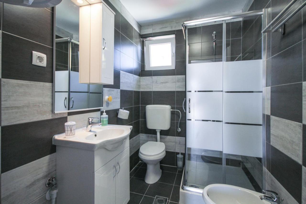 Apartment Tosca With Parking Ровинь Экстерьер фото
