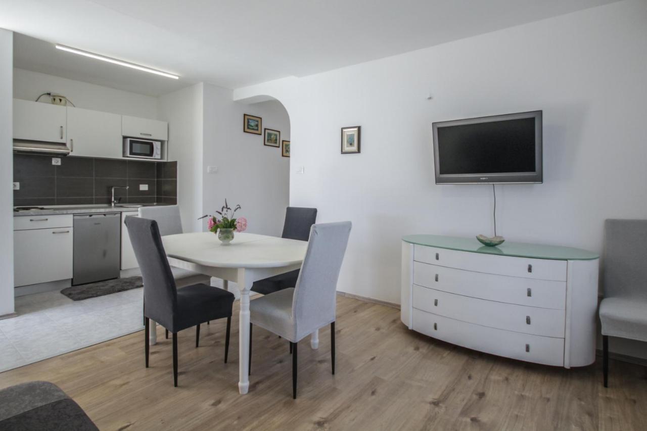 Apartment Tosca With Parking Ровинь Экстерьер фото