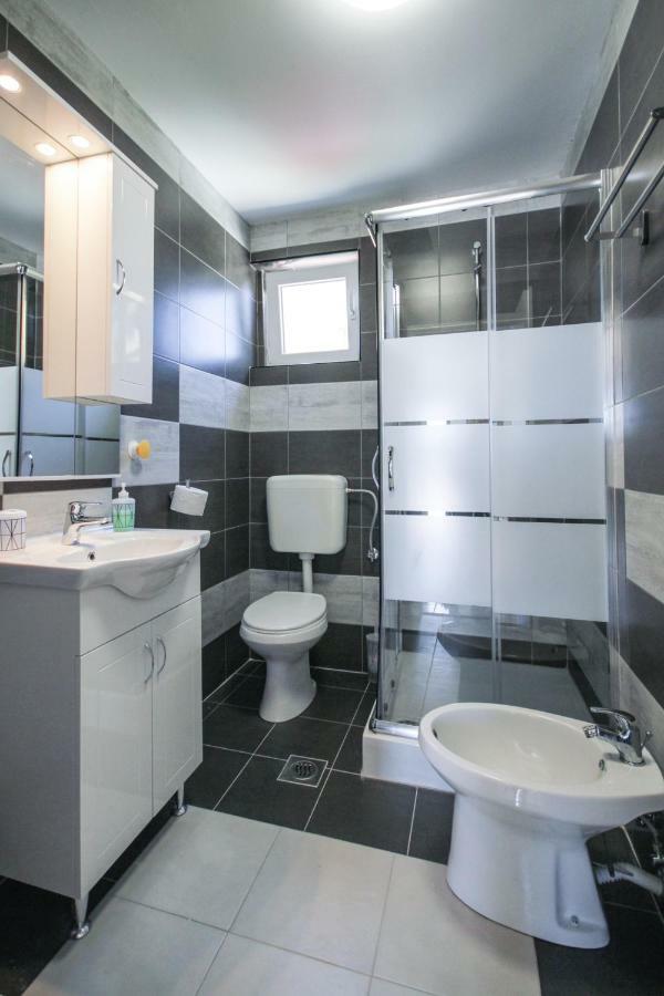 Apartment Tosca With Parking Ровинь Экстерьер фото